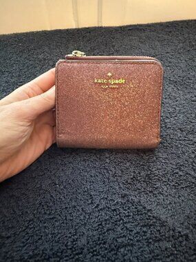 Kate Spade New York Shimmy Glitter Boxed Small L-Zip Bifold Wallet